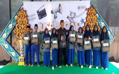 Tahun Baru, Semangat Baru: MTs Al-Iman 02 Bulus Gelar Pemberian Apresiasi Peraih Nilai Murni Tertinggi ASAS/PAS, Juara PORSEMA, Juara Pramuka Galang Cakram dan Juara MUSABAQAH 2024