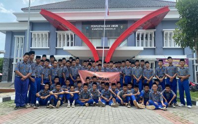 Bangkitkan Semangat Literasi, MTs Al-Iman 02 Bulus Jelajahi Perpusda Purworejo Lewat Program BERJIBAKU